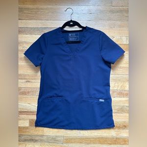 Figs Casma Three-Pocket Scrub Top in Navy